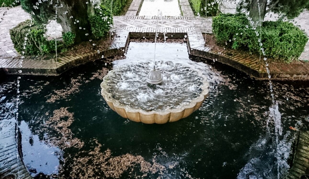 Fountain in the gardens of the Generalife Palace